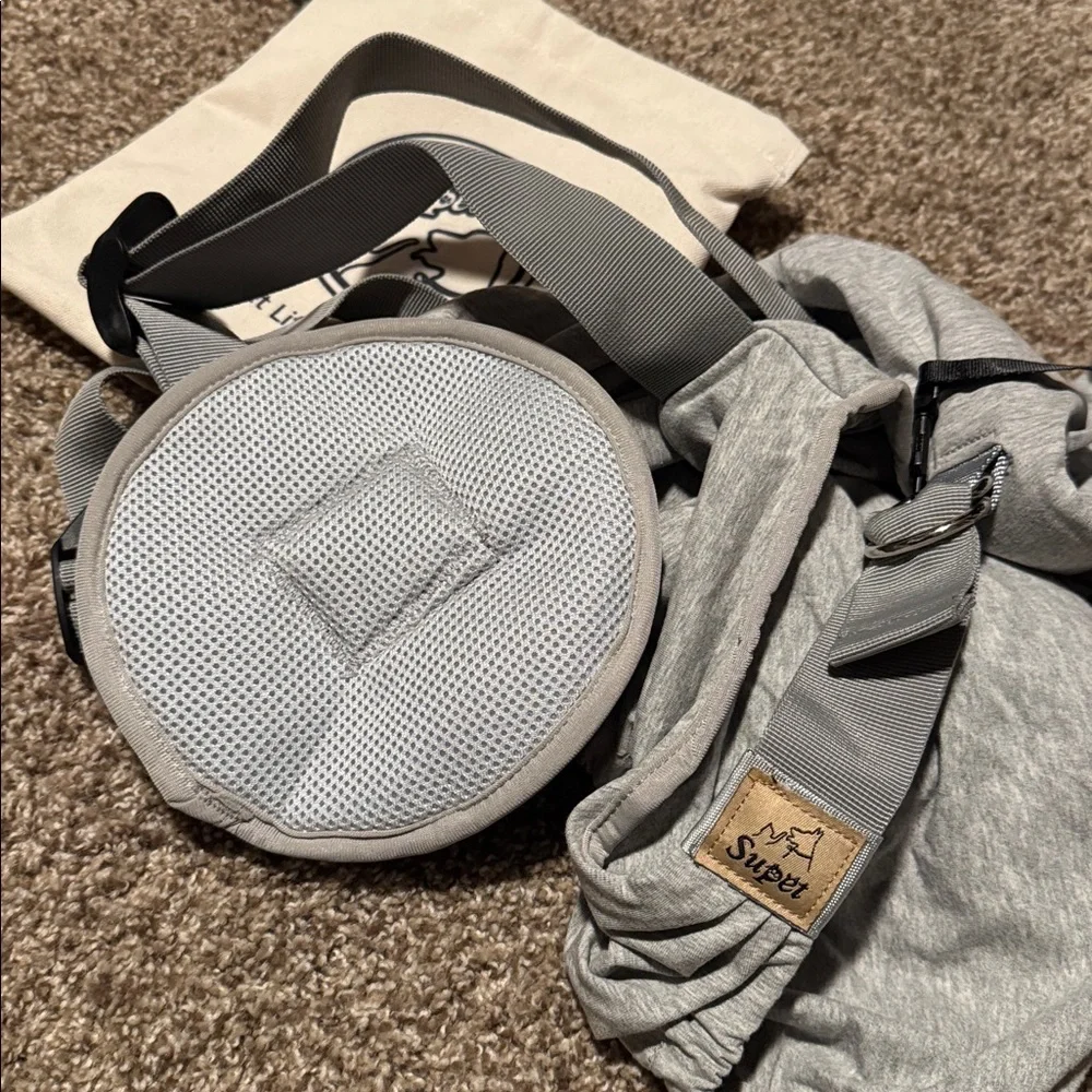 Supet gray Small/Medium Dog Carrier, wear as sling or over both shoulders! NWOT!